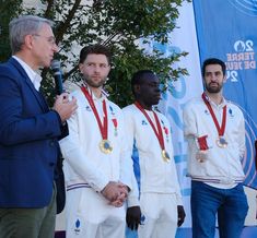 Franck Raynal, Maire de Pessac, avec Alessandro Bartolomucci, Khalifa Youme et Laurent Chardard. - Agrandir l'image, .JPEG 99,8 Ko (fenêtre modale)